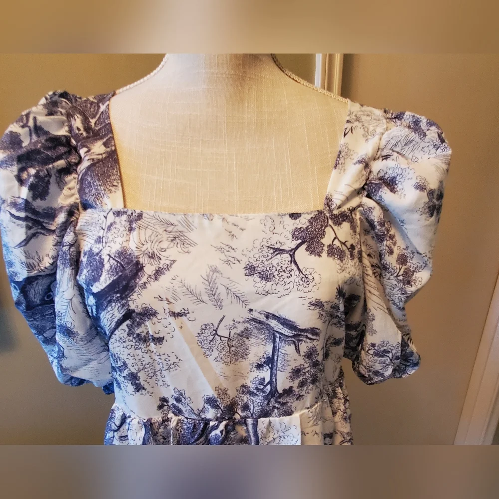 Dress - Picture 8 of 9